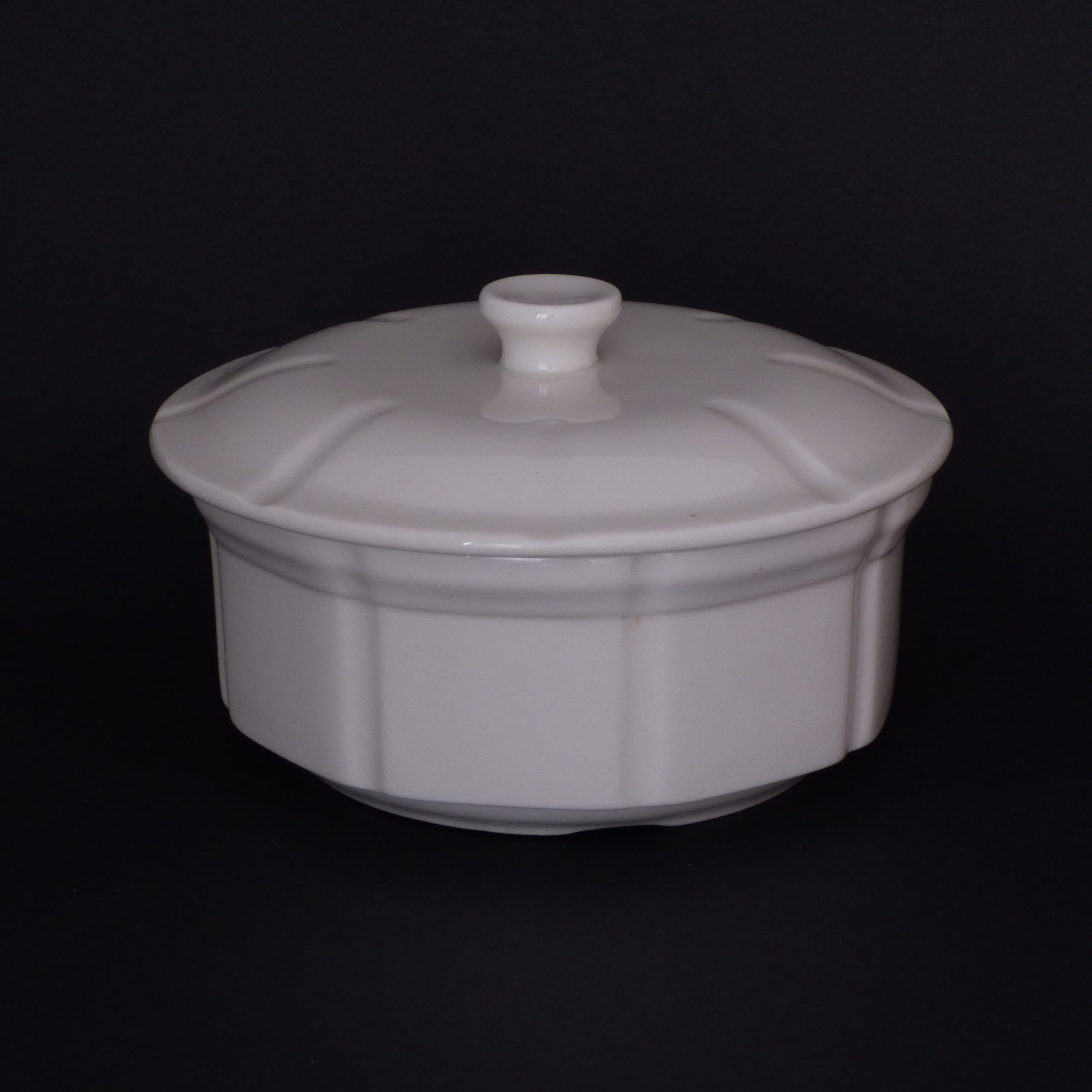 Cameo Bowl w/Lid (15.2cm / 6") (6pcs) @ ?4.80 + vat each